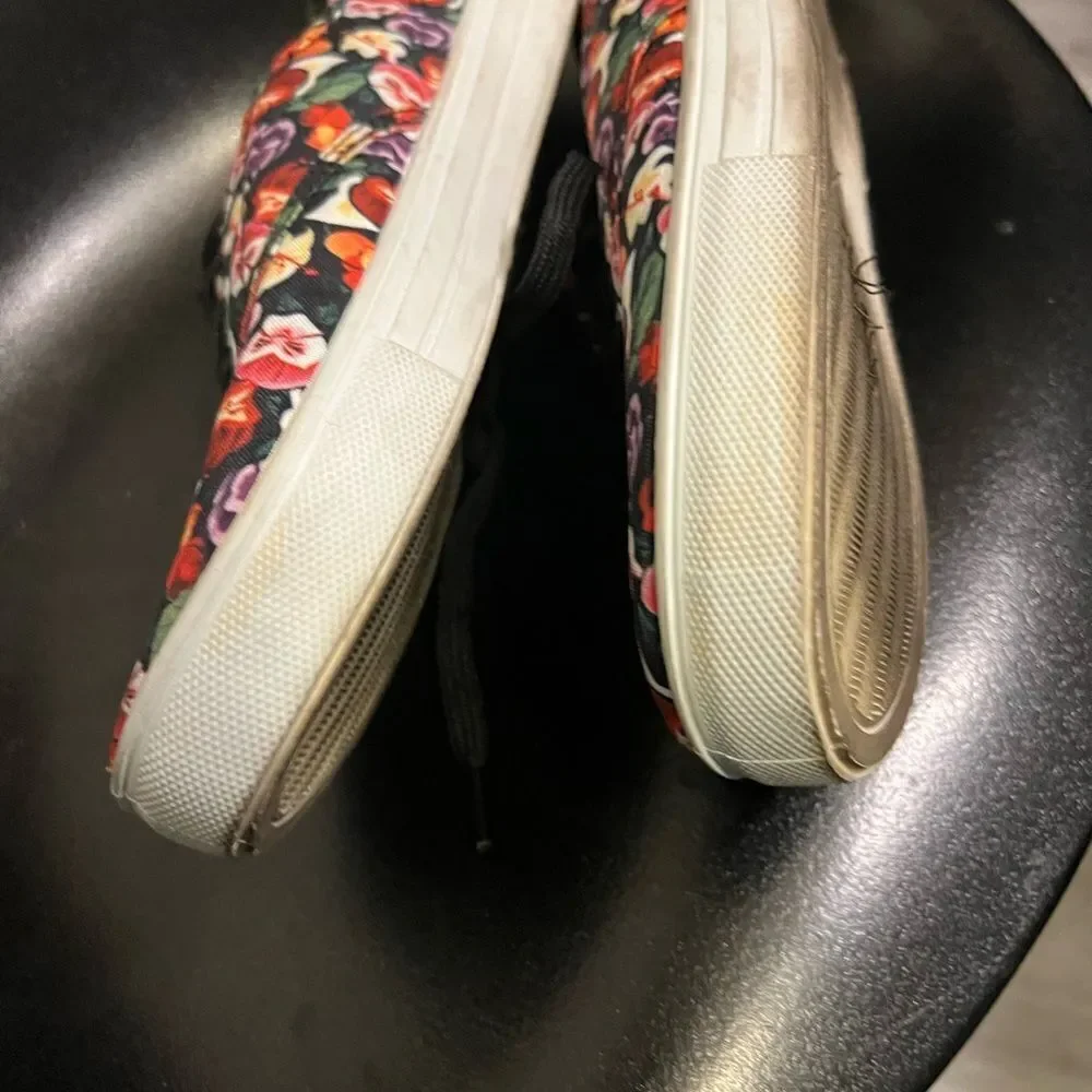 Alice in Wonderland Pansy Print Sneaker - Disney Target RARE Womens 9